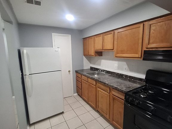 4th image of 908 Woodson Rd #1