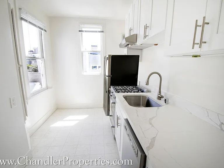 2351 Jackson St — Photo 3