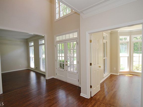 5th image of 305 Millhaven Lndg