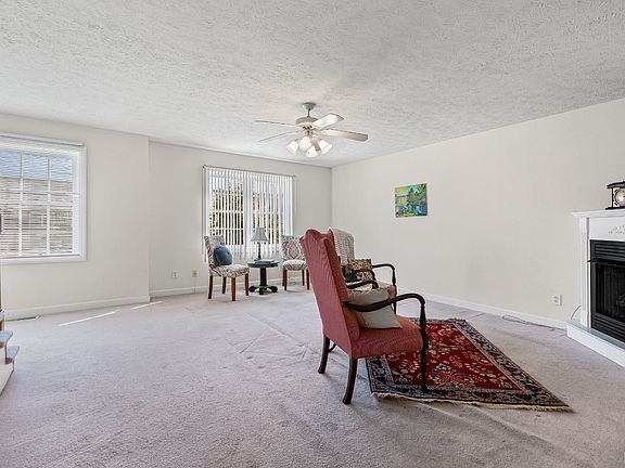 5th image of 725 Wyndhurst Dr