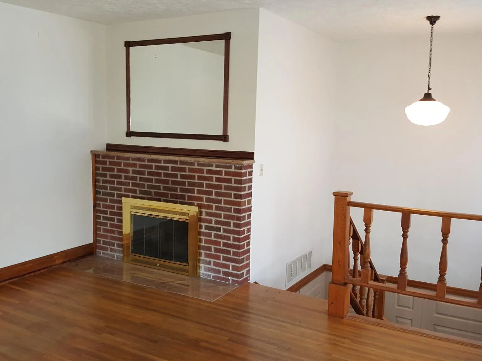 2 bed, 1.5 bath, 1800 sqft, $1,600 — Photo 2