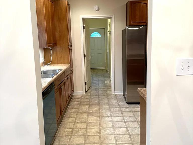 205 Shelton St — Photo 4