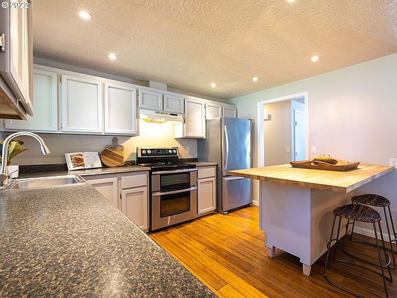 5th image of 9104 NE 75th St