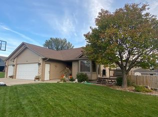 1402 Victory Cir, Luverne, MN 56156