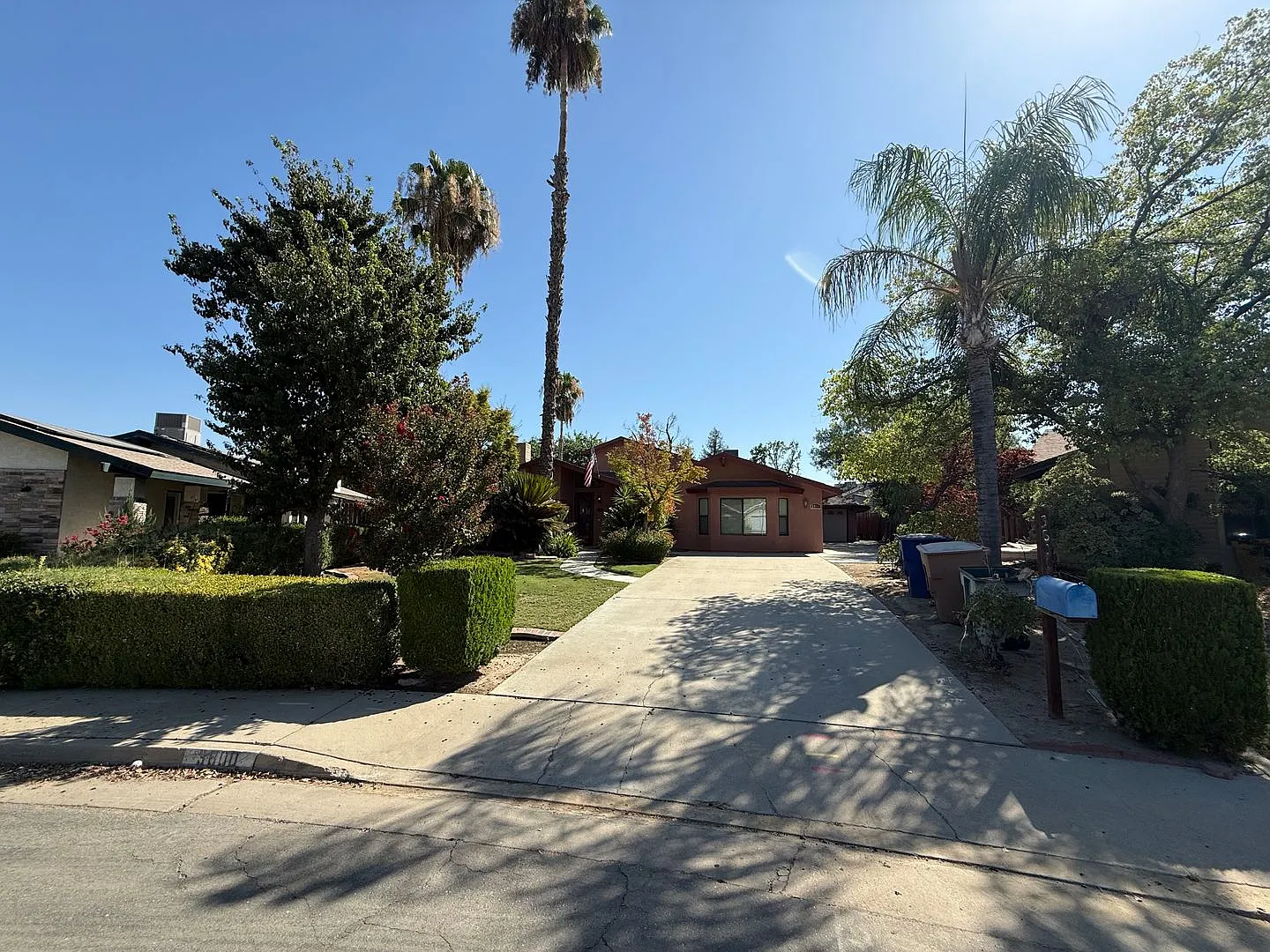 3800 Casey Court, Bakersfield Ca 93309 - Huge 5 Bedroom Home (With Solar) In Sw On Cul de Sac Str... — Photo 2