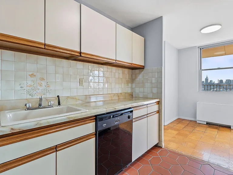6040 Boulevard East #14F — Photo 8