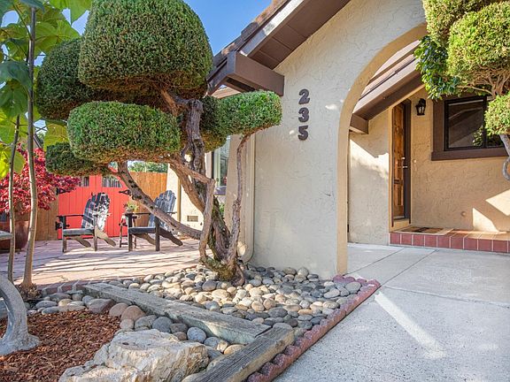 4th image of 235 Suburbia Ave