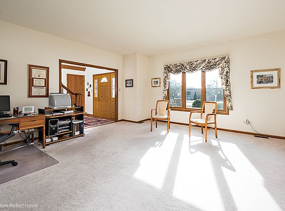 5th image of 1504 Willow Creek Ln