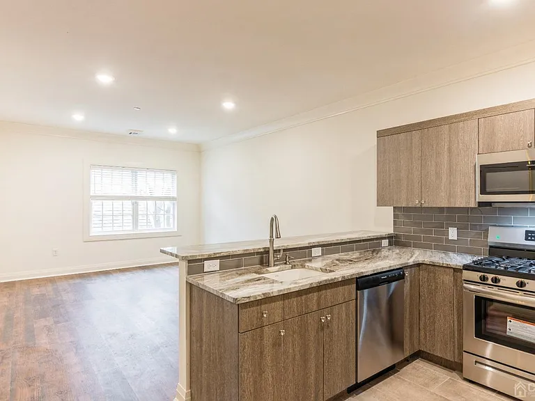 361 Main St #202 — Photo 4