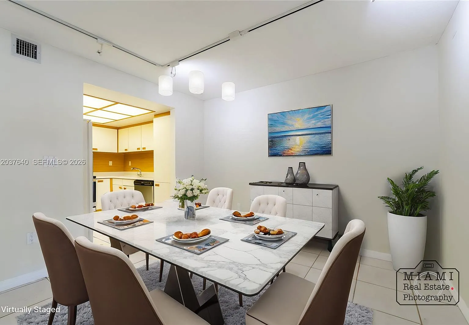 Kenland Pointe Condo #1 — Photo 2