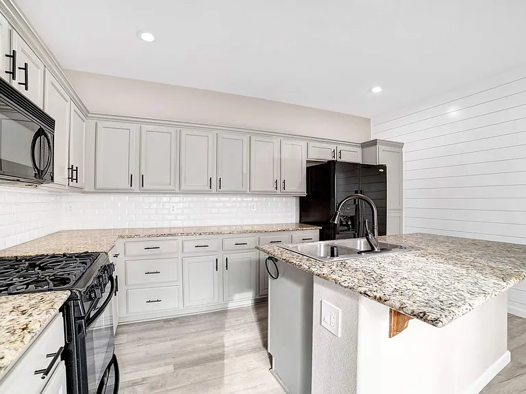 12028 Hathaway Pines Ln — Photo 9