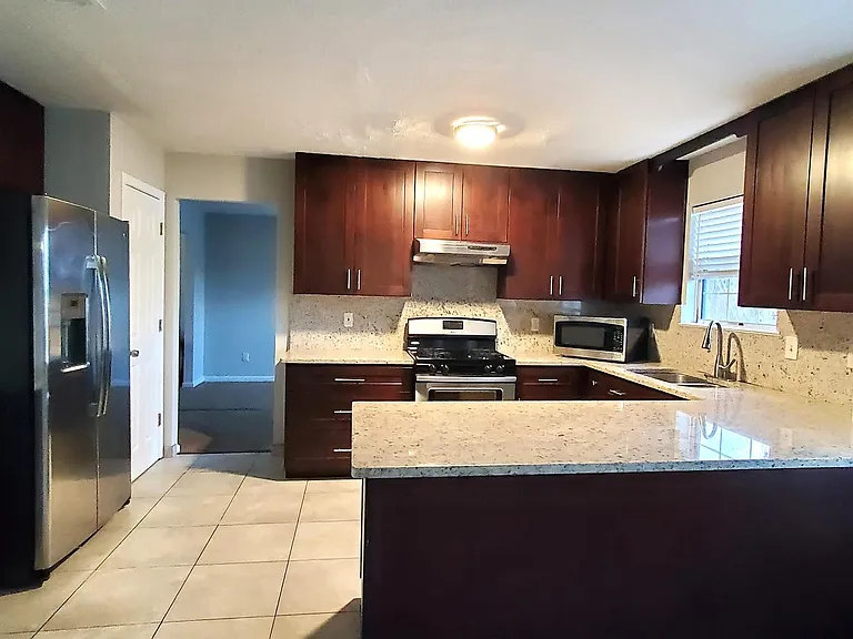 1294 Sydney Pond Cir — Photo 7