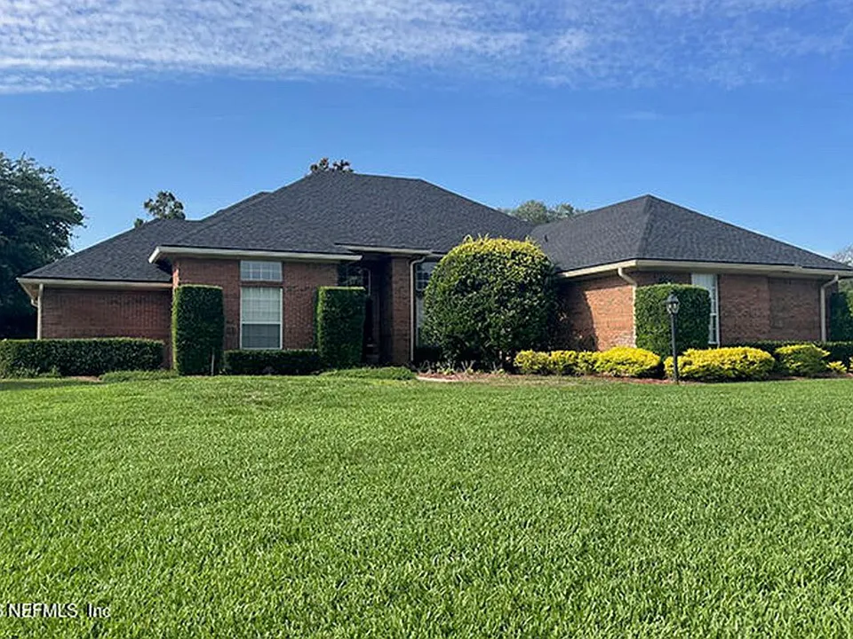 13054 Hunt Club Rd N