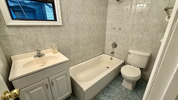 Rented by HOLTON REAL ESTATE INC. | media 7