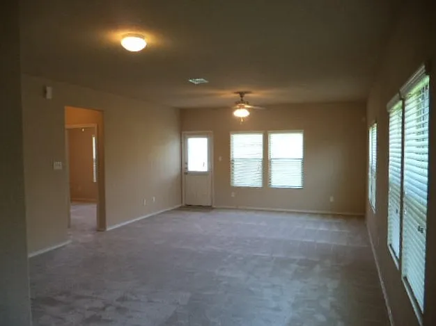 4 bed, 2.5 bath, 1900 sqft, $1,855 — Photo 4