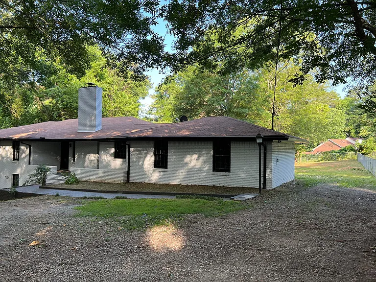 1190 Hope Rd — Photo 3