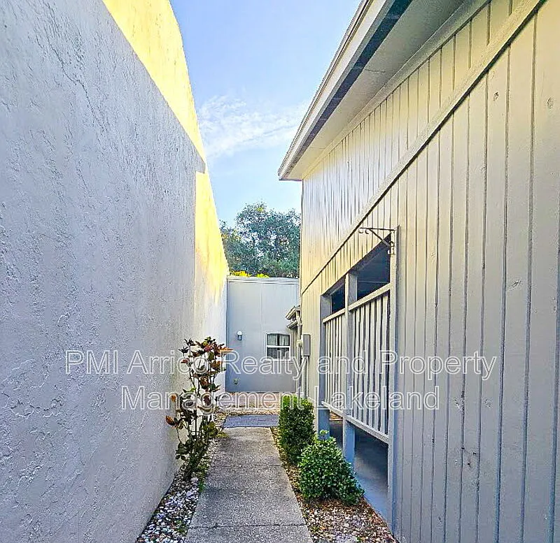 Building Photo - 6576 Sweetbriar Ln