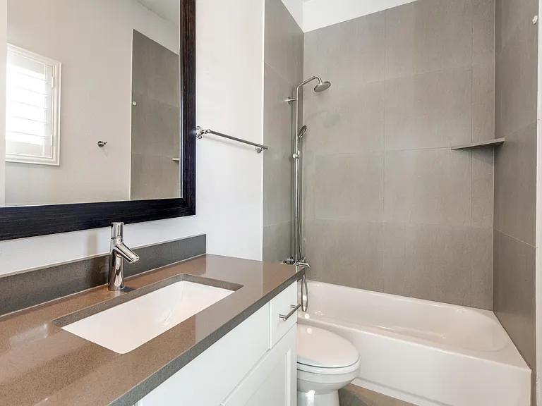 3rd floor guest bathroom