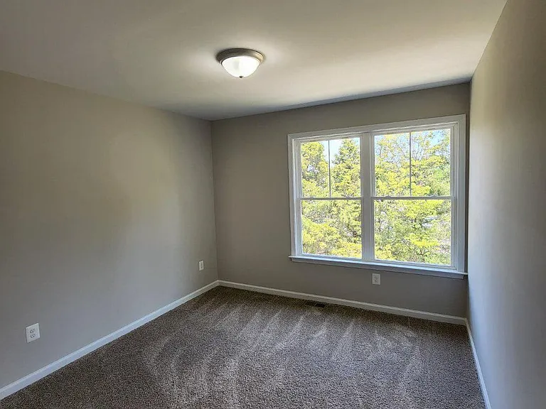 111 Coralyrose Ct — Photo 14