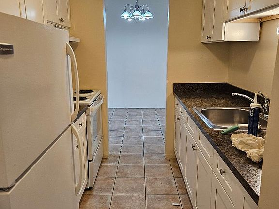 3rd image of 1025 Whalley Ave #1