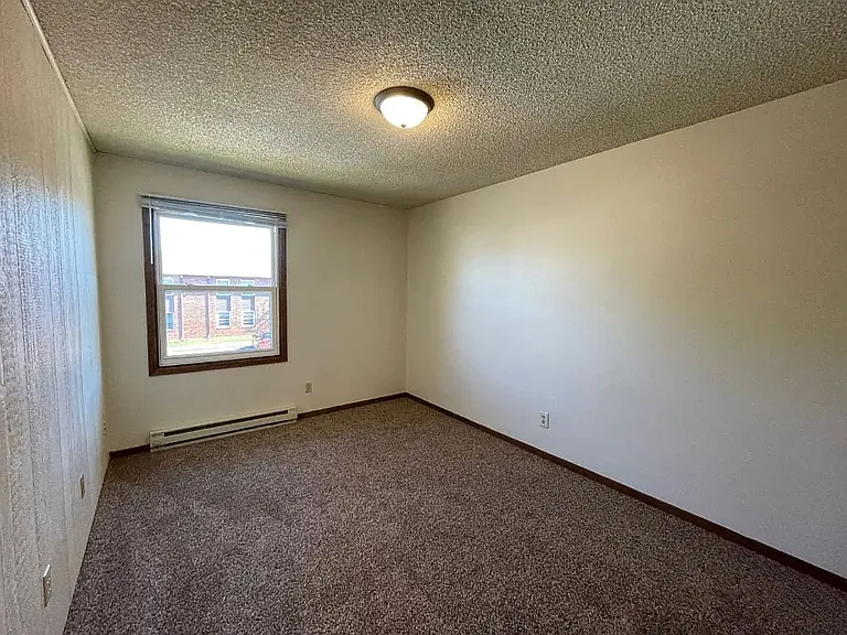 1153 Imperial Cir — Photo 4