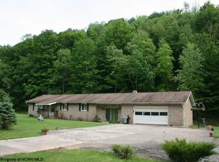 3486 Nutter Frk, West Union, WV 26456
