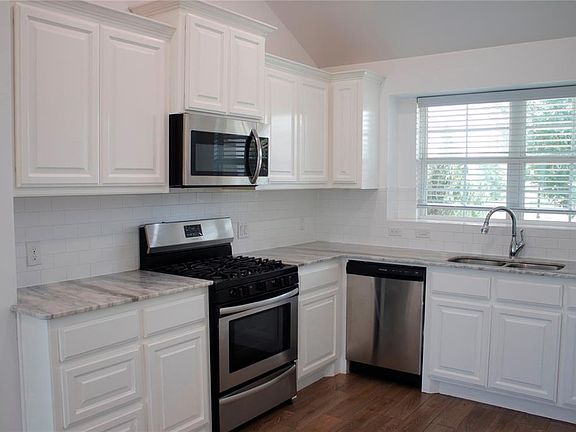 4th image of 10601 NW 20th St