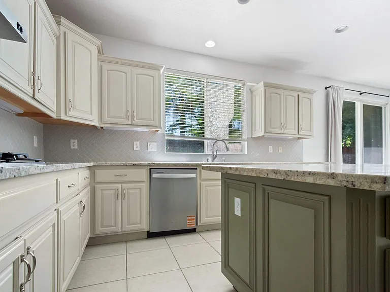 991 Zephyr Ln — Photo 23