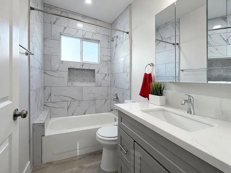 2123 Martin Luther King Jr Ave — Photo 10