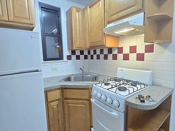 4th image of 216 E 29th St APT 3H