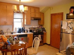 19 Brookford St #1R, Cambridge, MA 02140