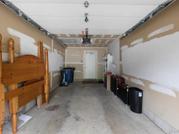 2795 Barclay Way, Ann Arbor, MI 48105
