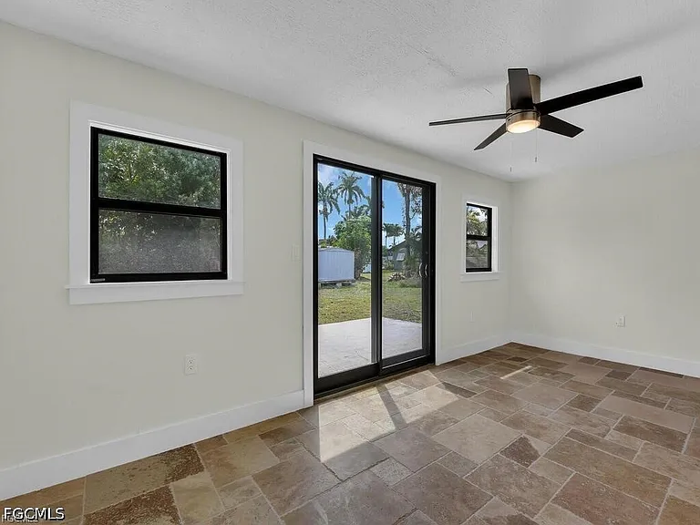2224 Aldridge Ave — Photo 12