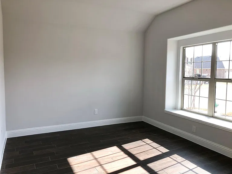 1261 Sharp St — Photo 4