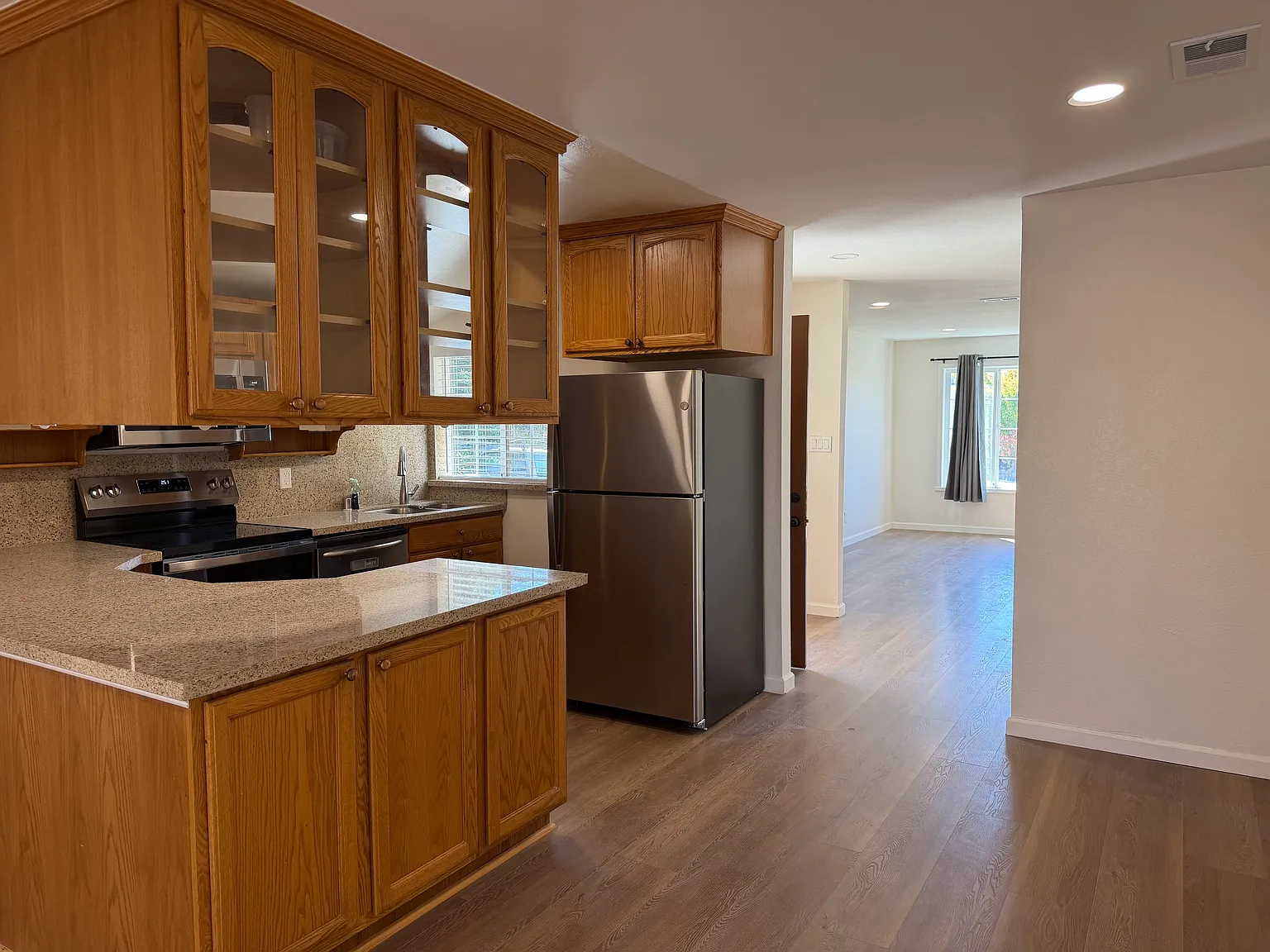 6754 Normandy Dr — Photo 4