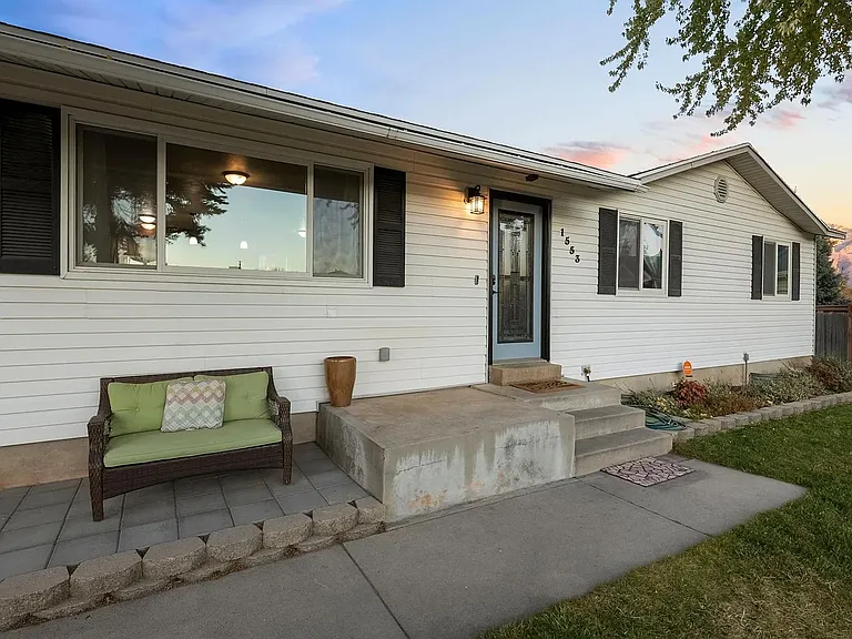 1553 E Huckleberry Cir — Photo 30
