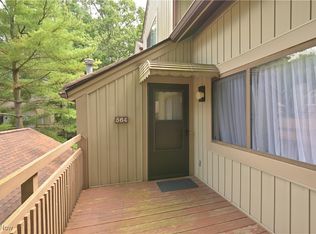 564 Meredith Ln, Cuyahoga Falls, OH 44223