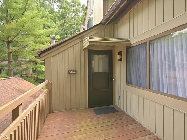 564 Meredith Ln, Cuyahoga Falls, OH 44223