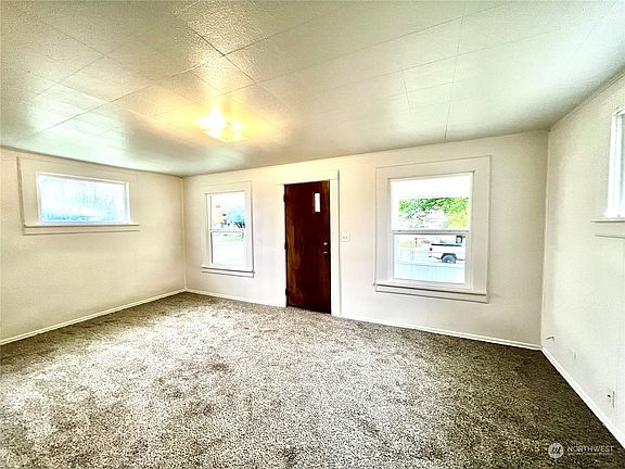 4th image of 126 W Patit Avenue