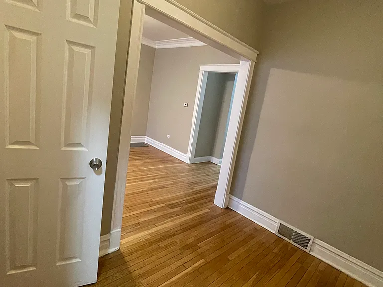 7556 S Langley Ave #1 — Photo 8