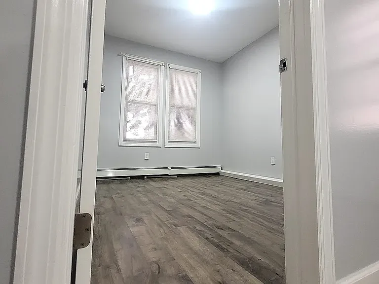 2 bed, 1000 sqft, $1,000 — Photo 1