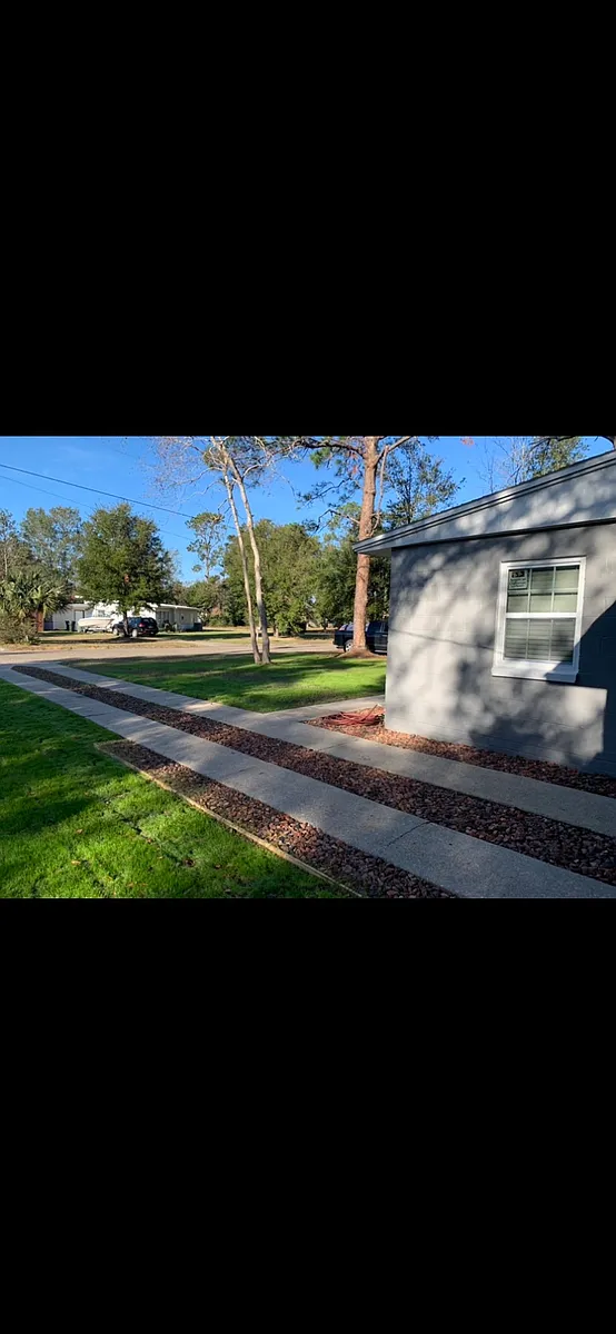 Building Photo - 711 Edison Dr