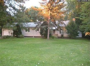 6665 Barton Rd, North Olmsted, OH 44070