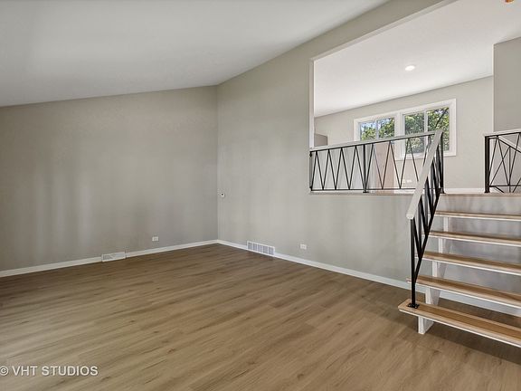 5th image of 557 N 6th Ave