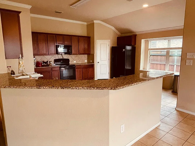 1112 Nocona Dr — Photo 3
