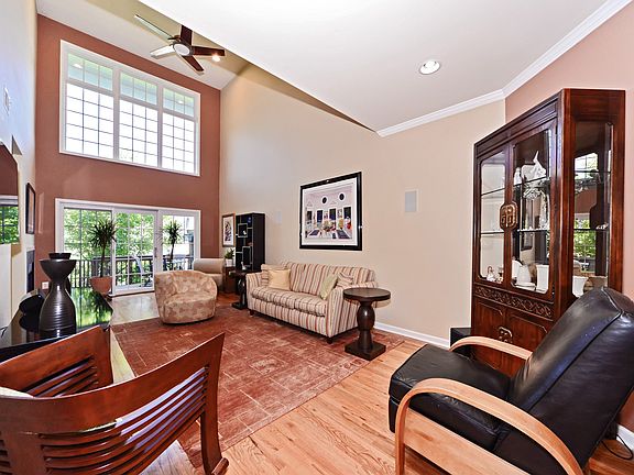 5th image of 14 Cheryl Ln