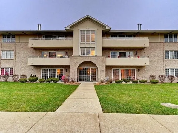 8200 W 87th St APT 1A, Hickory Hills, IL 60457