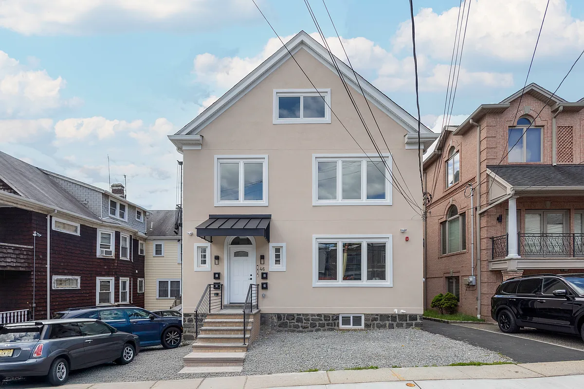 Building Photo - 46 Hudson Ave #A
