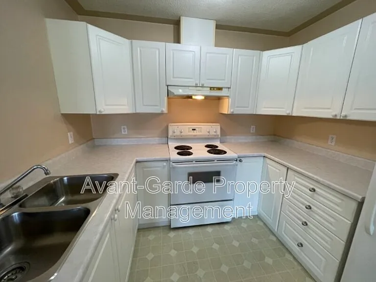 4405 37th St #13 — Photo 7