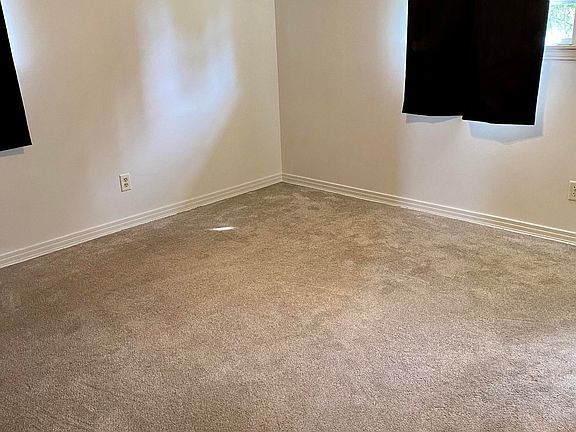 5th image of 502 Linden Cir